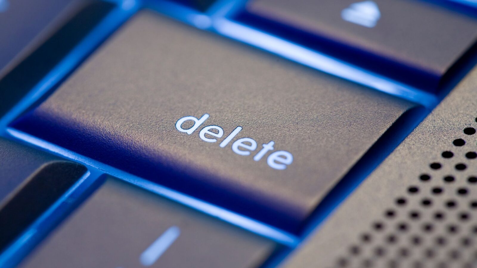 Teclado com botão delete em evidência.